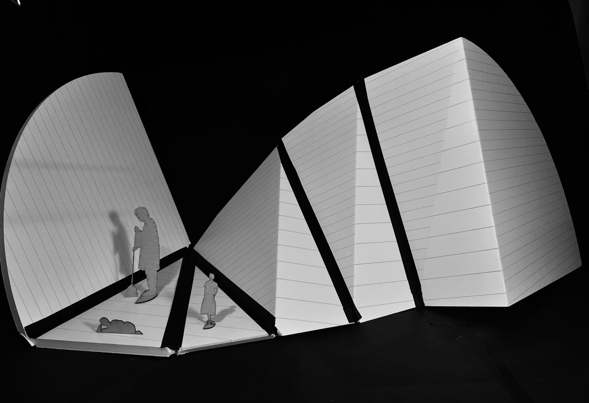 Figures inside the bays
